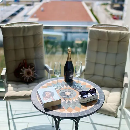 Dazzling Sunset In Nord10 Pool Apartment
